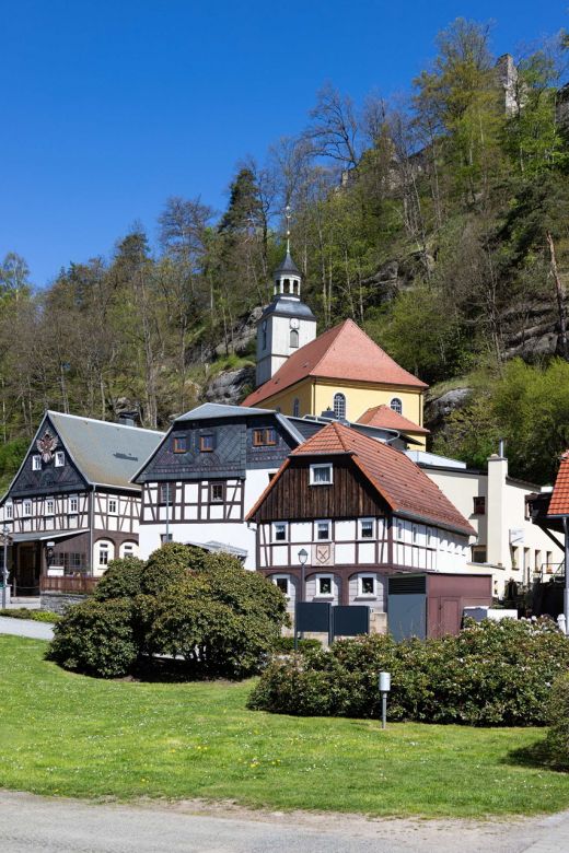 Bergkirche Oybin mit Umgebindehäusern